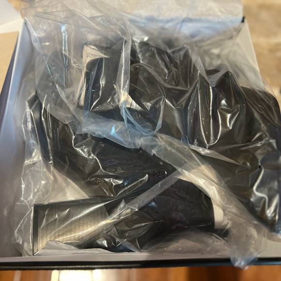 Nine West Bolen women's ankle boots. Size 11 faux suede. - Picture 8 of 8